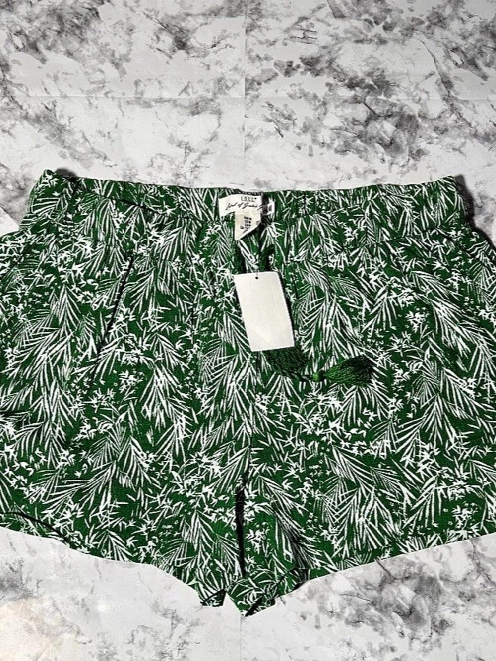 H &M - L.O.G.G. Women Shorts Green & White. Medium NWT